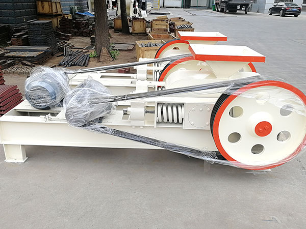 對(duì)輥式制砂機(jī)