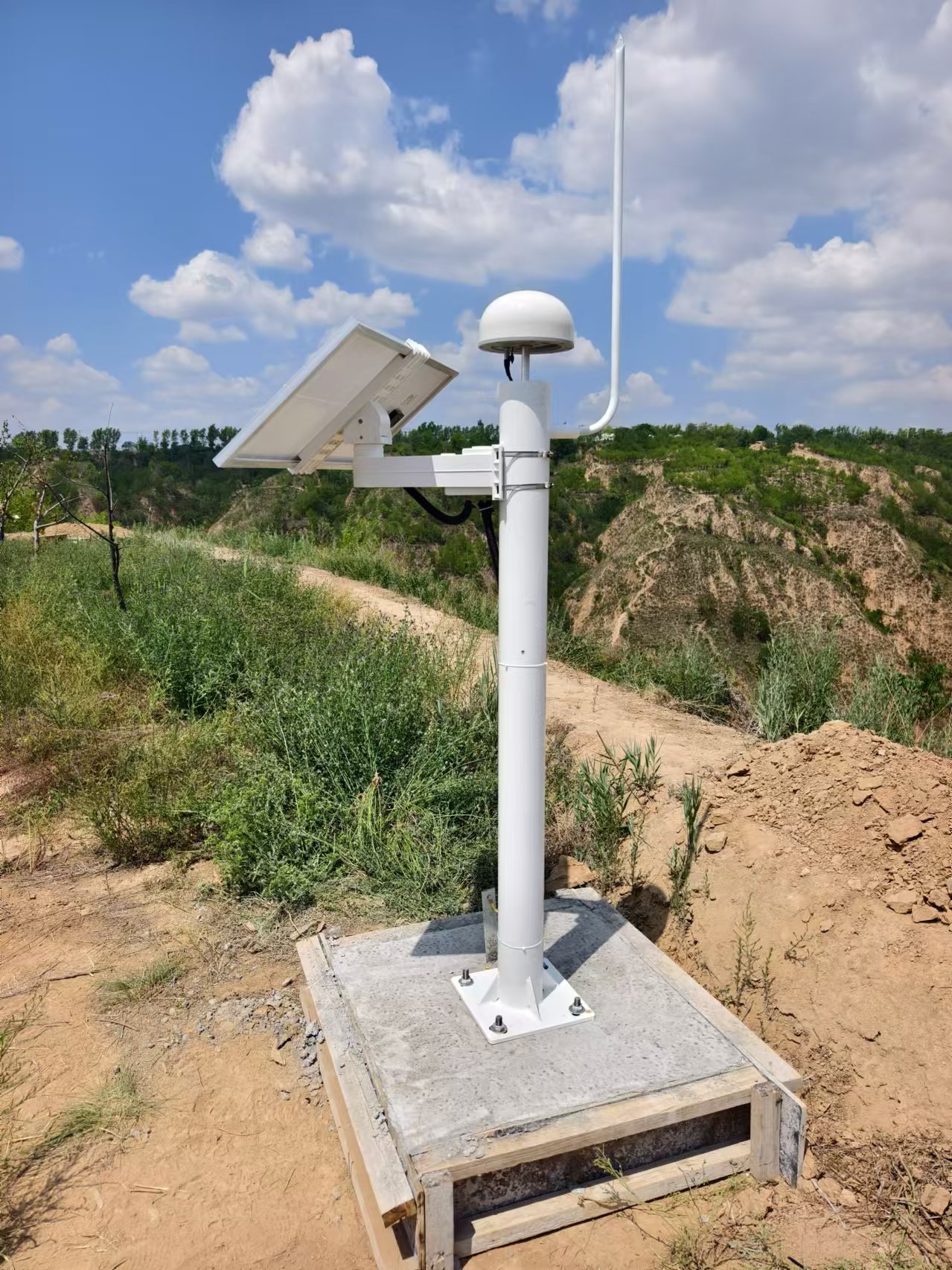 中石油煤層有限責任公司韓城采氣管理區(qū)邊坡監(jiān)測站 (7).jpg