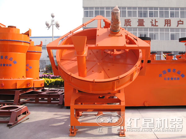 擺放廠區(qū)的圓盤造粒機設(shè)備