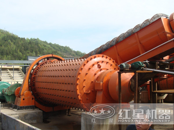 水泥球磨機現(xiàn)場