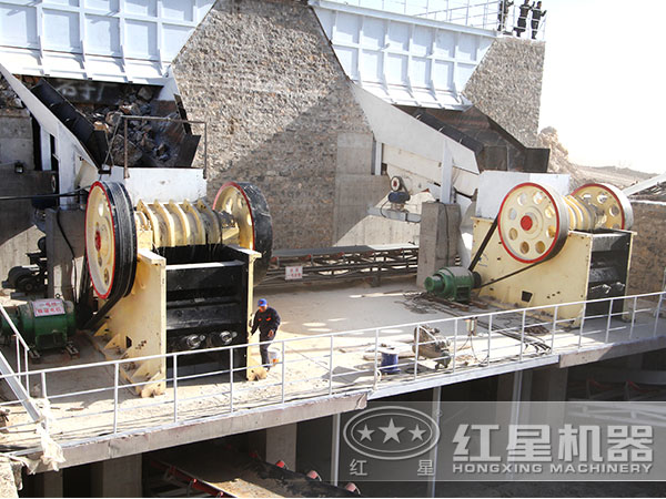 1500×1800鄂式碎石機生產(chǎn)現(xiàn)場