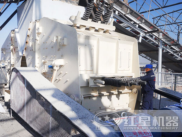 破碎生產(chǎn)線(xiàn)設(shè)備-反擊式破碎機(jī)