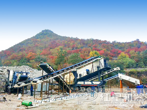 輪胎式移動(dòng)破碎站生產(chǎn)現(xiàn)場