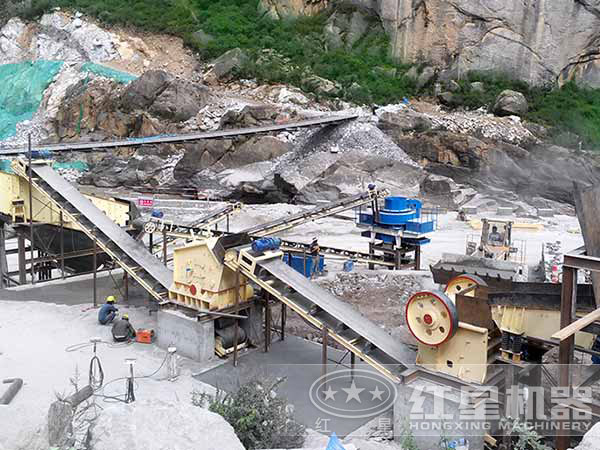 制砂機(jī)作業(yè)現(xiàn)場(chǎng)
