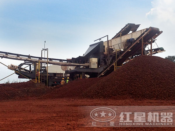 流動(dòng)破碎機(jī)現(xiàn)場