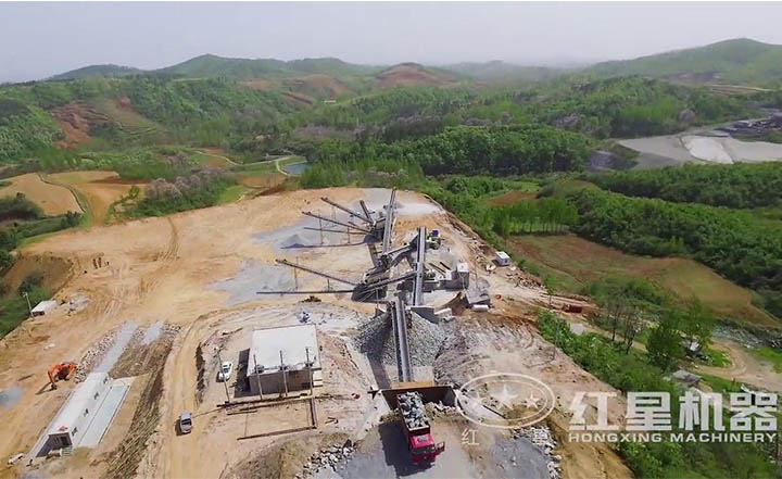 大型碎石機作業(yè)現場