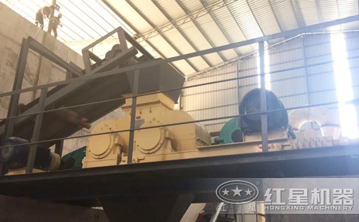 對輥制沙機安裝、調(diào)試現(xiàn)場