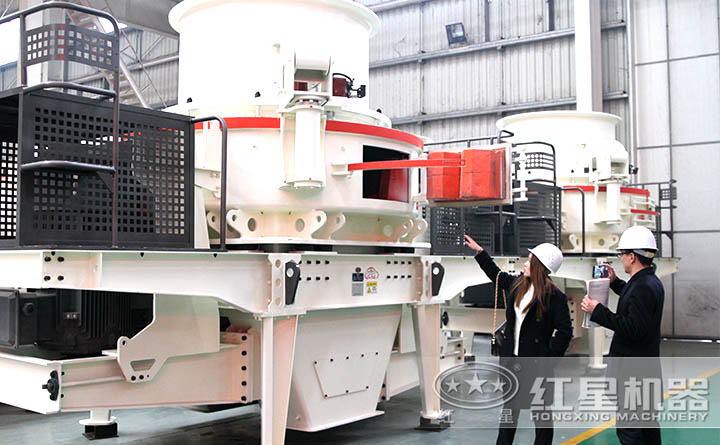 客戶(hù)來(lái)廠參觀制砂機(jī)設(shè)備