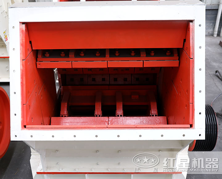 進(jìn)料口特寫(xiě)