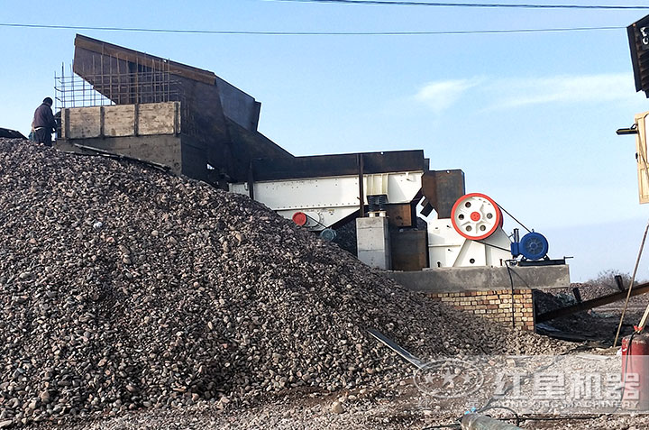 69顎破機(jī)現(xiàn)場作業(yè)圖