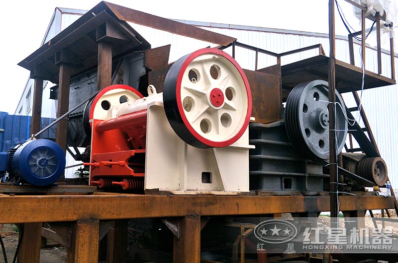 顎式破碎機生產(chǎn)現(xiàn)場