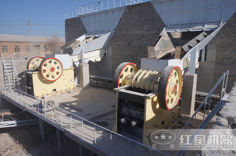 破碎生產(chǎn)現(xiàn)場(chǎng)