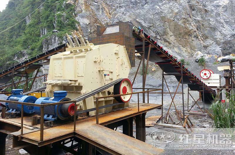 小型碎石生產(chǎn)線(xiàn)現(xiàn)場(chǎng)